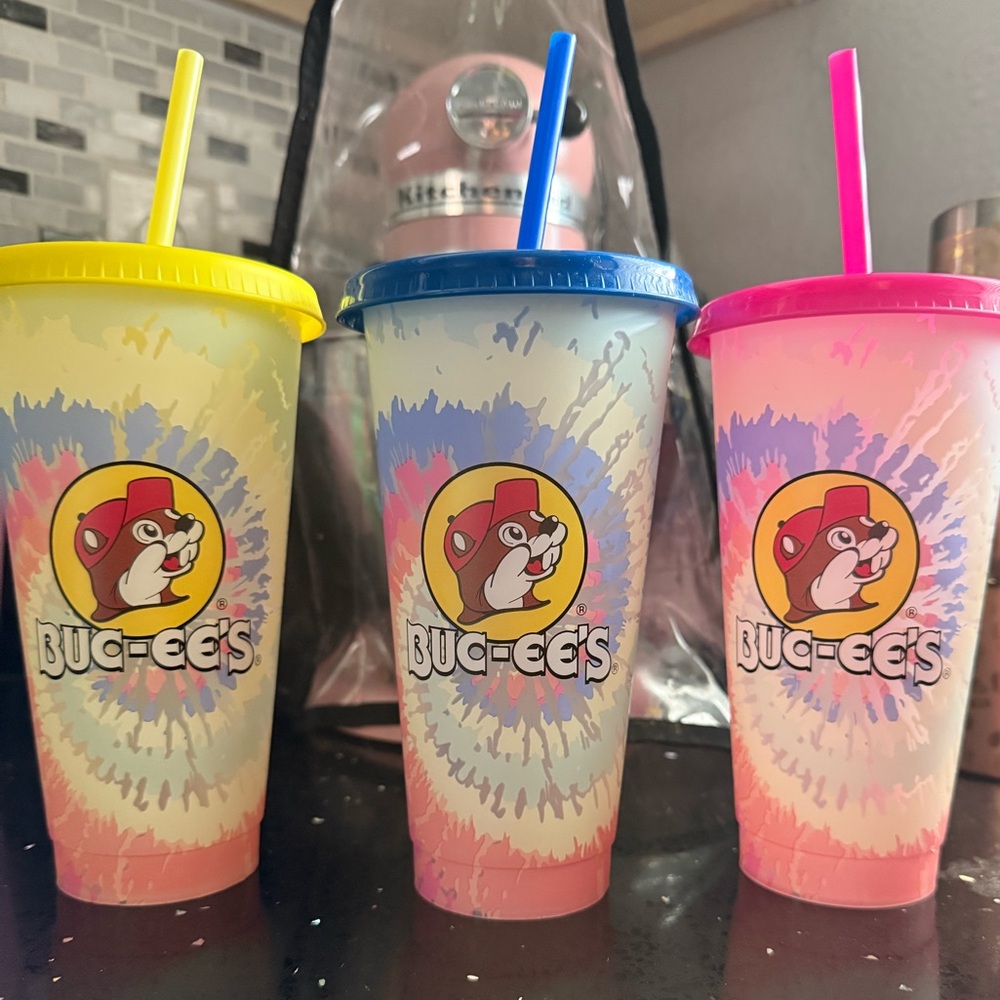 Color changing Buc-ee's Tie-Dye Tumbler Set with Lids and Straws